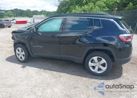 2019 Jeep Compass Latitude 4X4 z USA, uszkodzony, nr VIN 3C4NJDBB8KT834306